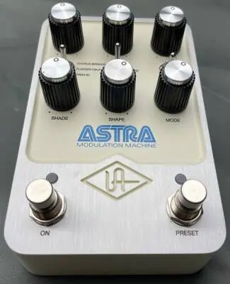 Universal Audio - Astra Modulation Machine Stereo Effects Pedal